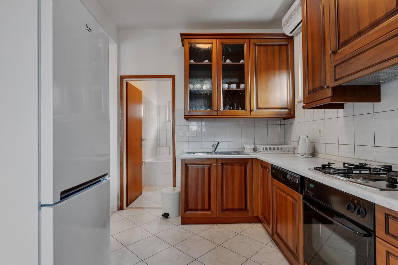 Apartments Tihomir Musac Omiš Buitenkant foto