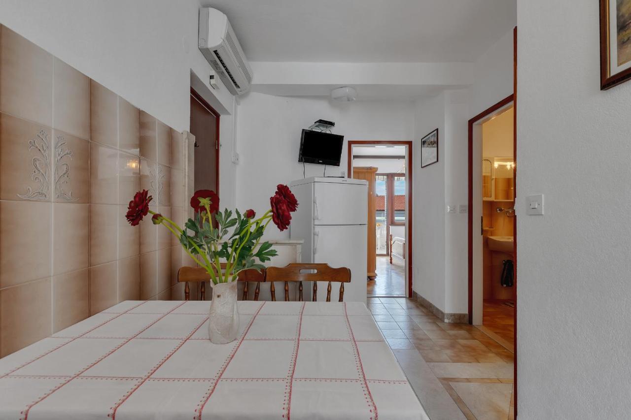Apartments Tihomir Musac Omiš Buitenkant foto