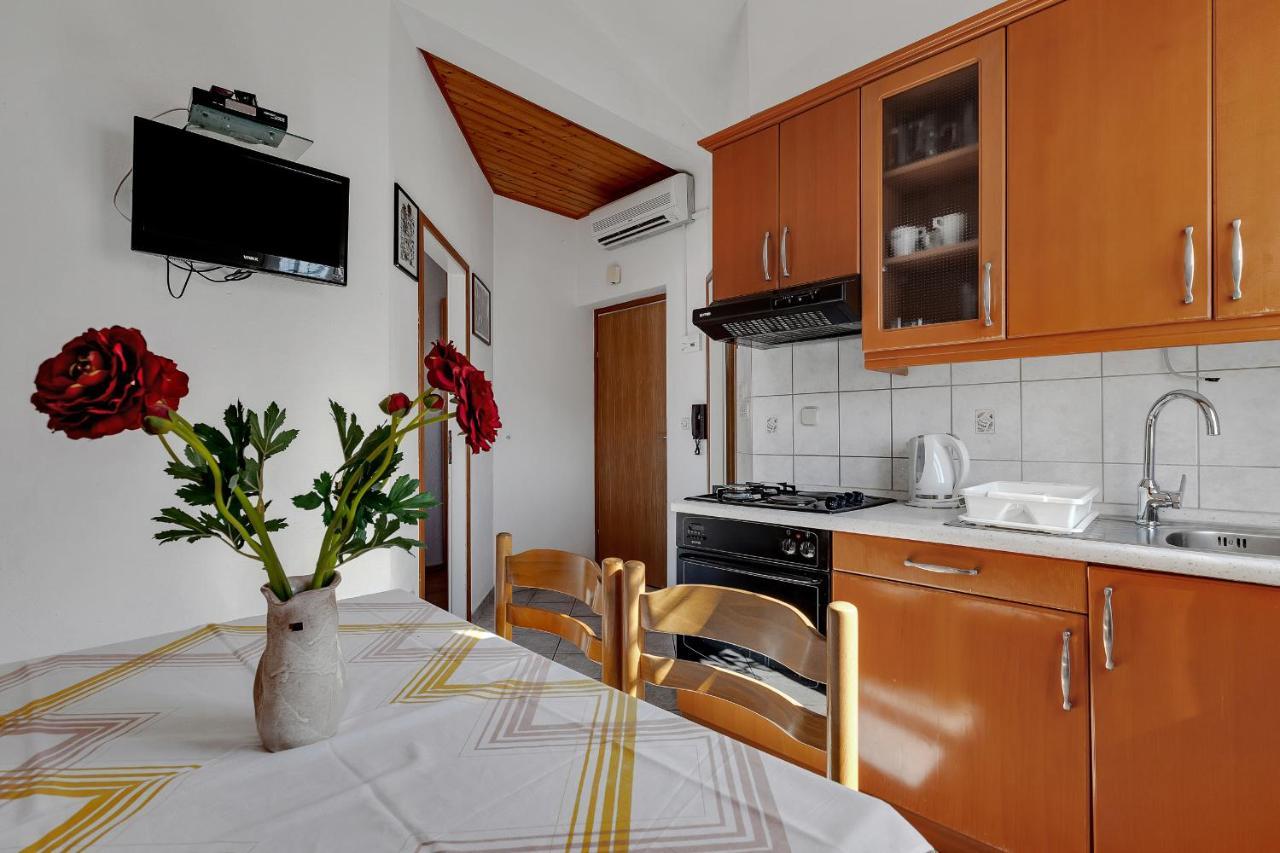 Apartments Tihomir Musac Omiš Buitenkant foto