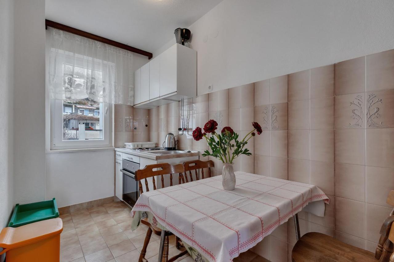 Apartments Tihomir Musac Omiš Buitenkant foto