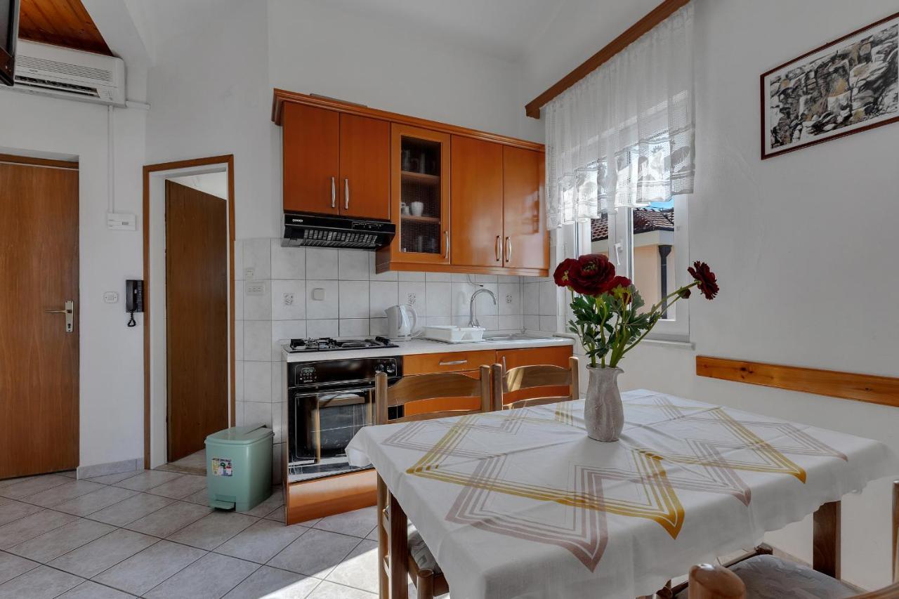 Apartments Tihomir Musac Omiš Buitenkant foto